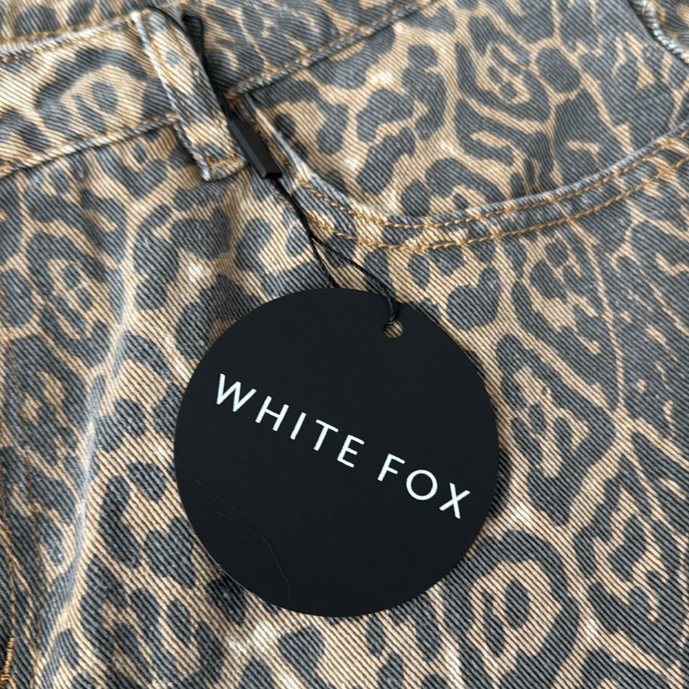 White Fox Stella Low Rise Wide Leg Jeans in Leopard - Picture 6 of 7